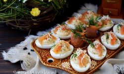 pasta anchois przepisy, jajka faszerowane, jajka nadziewane, przepisy na wielkanoc, jajka z chrzanem, jajka z łososiem, pasta do jajek