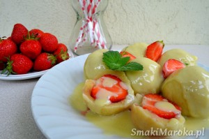 Knedle z truskawkami i sosem waniliowym