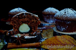 Piernikowe muffiny z marcepanem i suszonymi śliwkami (bez mleka i tłuszczu)