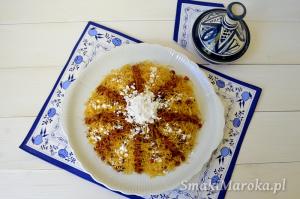 Seffa medfouna - parowany makaron vermicelli z kurczakiem i rodzynkami po marokańsku